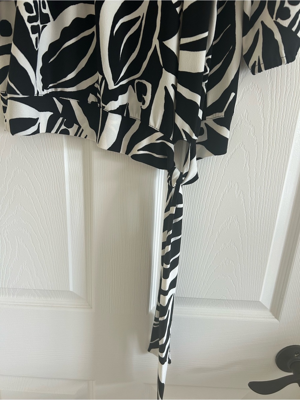 Peck & Peck Floral Black and White Size Small Tie Front Short Sleeve Blouse - Picture 6 of 6